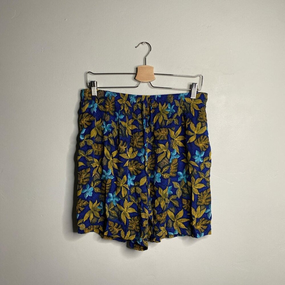 Y2K Vintage floral blue and gold shorts size small by Sag Harbor 100% rayon